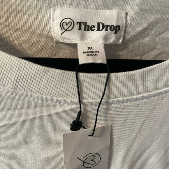 NWT classic white Tee - Picture 3 of 3